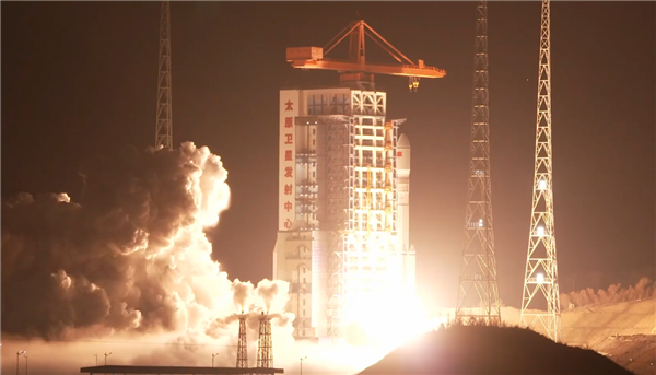 长征火箭创一日三发新纪录！我国成功发射通信技术试验卫星二十二号